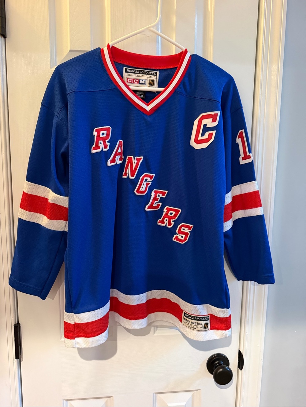 Mark Messier #11 NY Rangers CCM Heroes of Hockey Jersey Youth L/XL